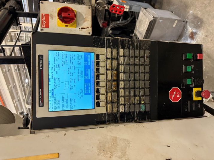 2004 Cincinnati Milacron MM1100